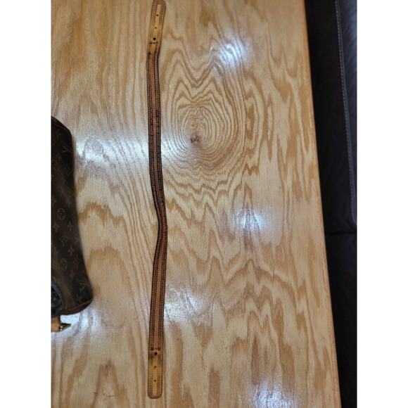 Authentic LOUIS VUITTON Monogram Viva-Cite MM - Picture 10 of 16